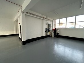 35-44 Wates Way, Mitcham à louer Photo intérieure- Image 2 de 8