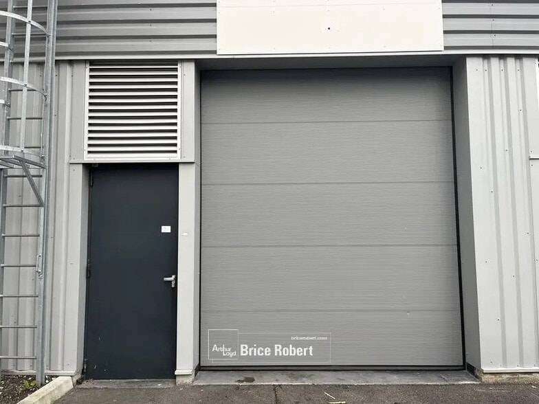 Flex dans Vénissieux à louer - Photo du bâtiment - Image 3 de 3