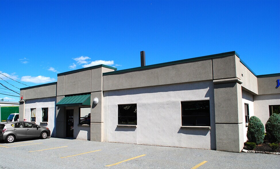 10-22 Henshaw St, Woburn, MA for lease - Building Photo - Image 2 of 7