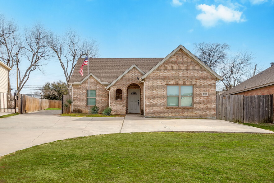 2941 South Hills Ave, Fort Worth, TX for sale - Primary Photo - Image 1 of 1