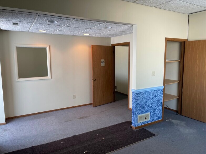 537 Lincoln Hwy, East McKeesport, PA à vendre - Photo du bâtiment - Image 3 de 52