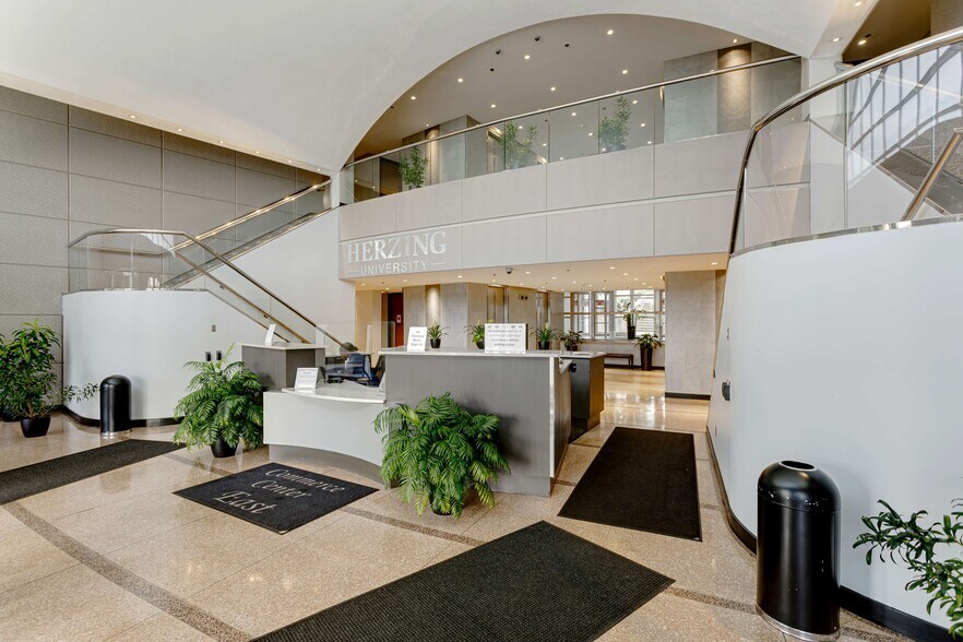 100 Centerview Dr, Nashville, TN à louer - Photo du bâtiment - Image 3 de 13