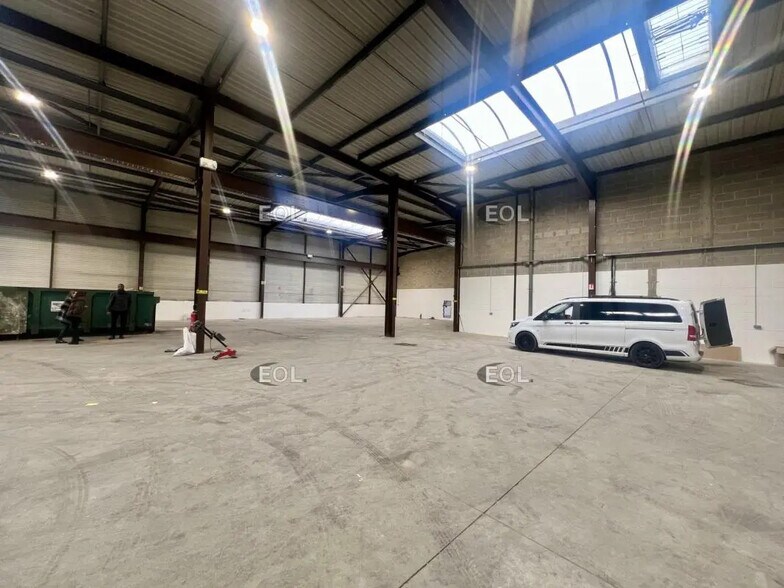 Flex dans Le Thillay à louer - Photo du bâtiment - Image 2 de 7