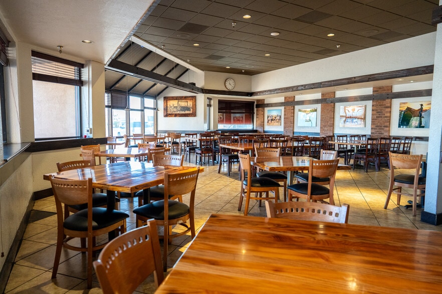 850 S Bluff St, Saint George, UT for lease - Building Photo - Image 2 of 29