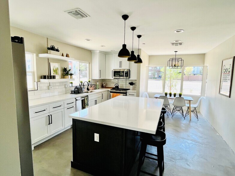 484 W Chandler Blvd, Chandler, AZ à louer - Photo du bâtiment - Image 3 de 16