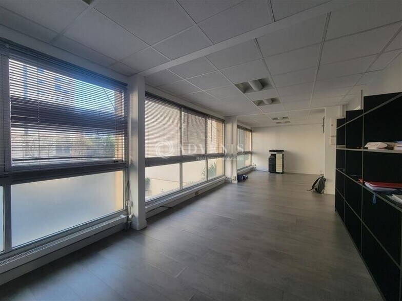 6 Rue Jean Jaurès, Puteaux à louer - Photo du bâtiment - Image 3 de 5