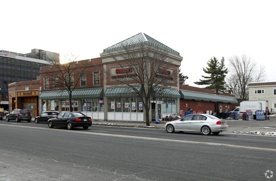 894 Main St, Waltham, MA for lease - Primary Photo - Image 1 of 3