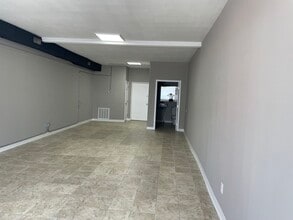 4113-4117 Barrancas Ave, Pensacola, FL à louer Photo intérieure- Image 1 de 1