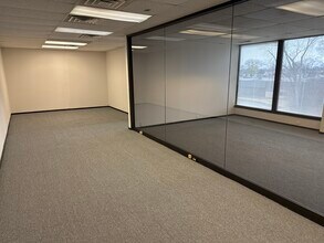 540-550 W Frontage Rd, Northfield, IL for lease Building Photo- Image 2 of 4