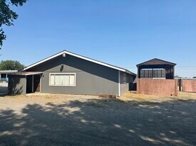 24524 S Oak St, Kennewick WA - Garderie