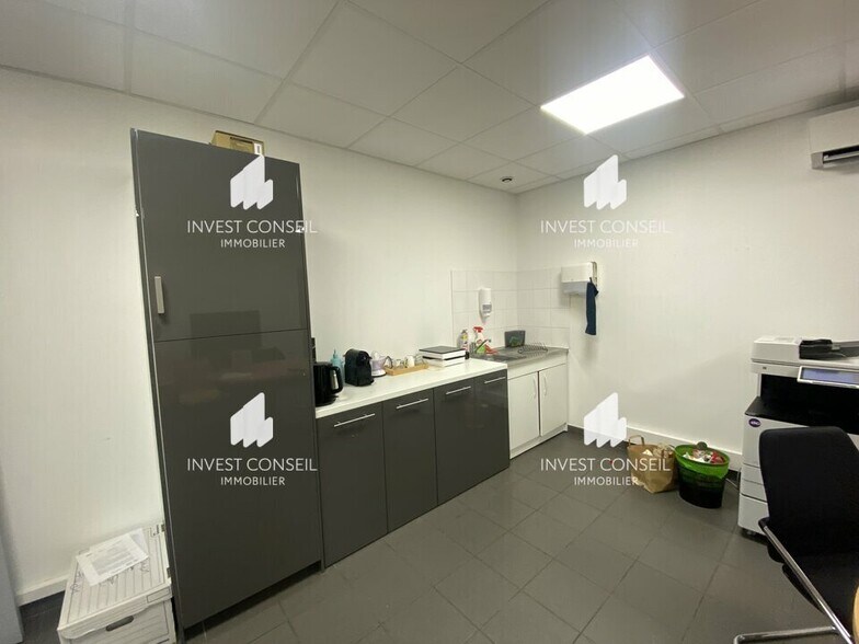Office in Saint-Leu-la-Forêt for lease - Interior Photo - Image 3 of 6