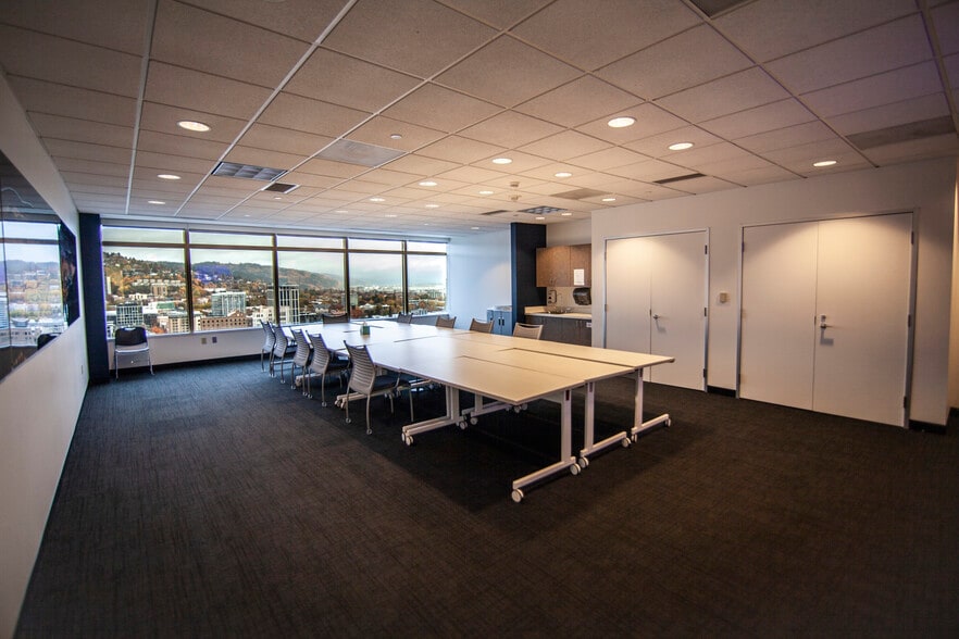 805 SW Broadway, Portland, OR à louer - Photo intérieure - Image 3 de 13