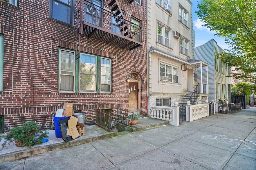Powers St, Brooklyn, NY à vendre - Photo du bâtiment - Image 1 de 40