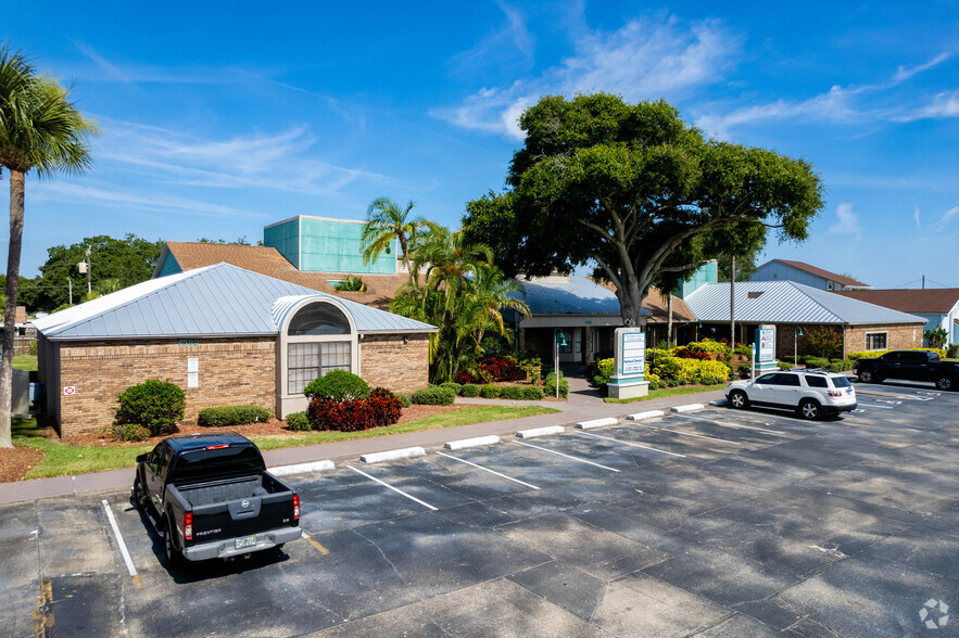 1355 N Courtenay Pky, Merritt Island, FL à vendre - Photo principale - Image 1 de 1