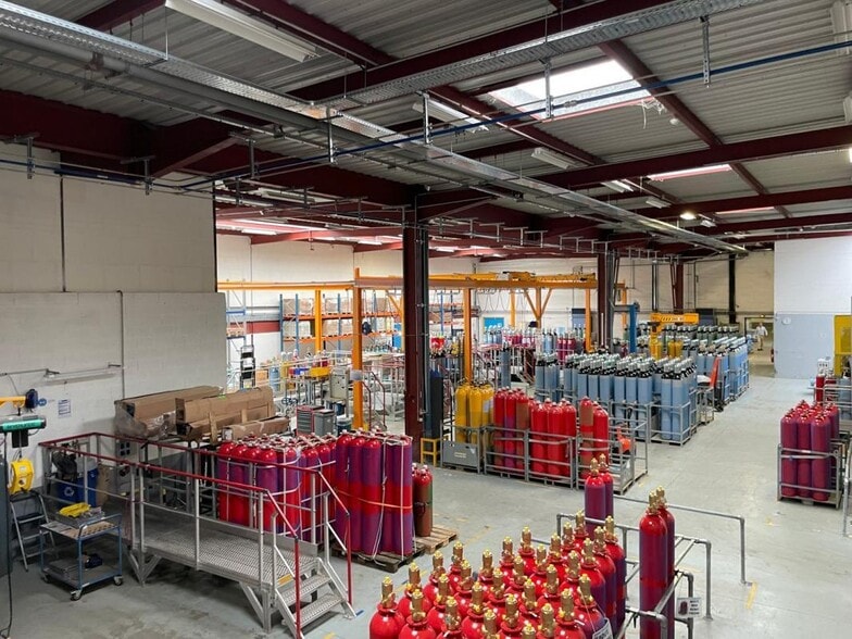Industrial in Buc for lease - Interior Photo - Image 1 of 5
