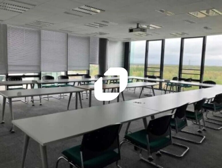 Office in Montigny-le-Bretonneux for lease - Interior Photo - Image 3 of 6