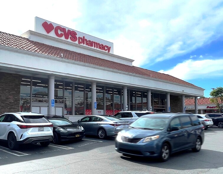 Encino Oaks Shopping Center portefeuille de 3 propriétés à vendre sur LoopNet.ca - Photo du bâtiment - Image 2 de 6