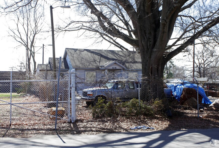 608 Rountree Rd, Charlotte, NC à louer - Photo du bâtiment - Image 3 de 17