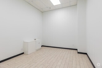 4244-4944 Poplar Level Rd, Louisville, KY à louer Photo intérieure- Image 2 de 3