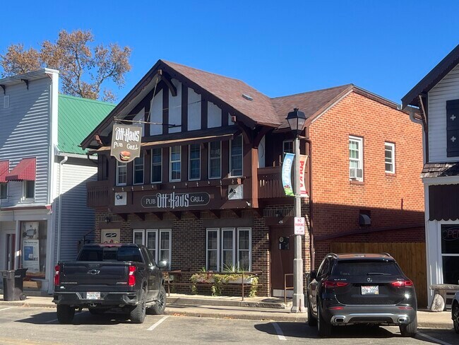 Plus de détails pour 406 2nd St, New Glarus, WI - Commerce de détail à vendre