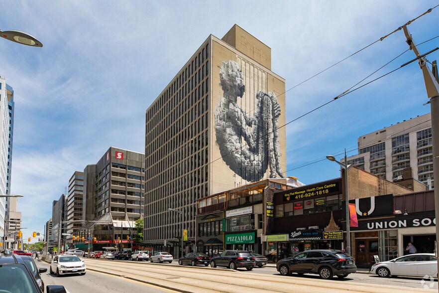1 St Clair Ave W, Toronto, ON à louer - Photo du bâtiment - Image 3 de 11
