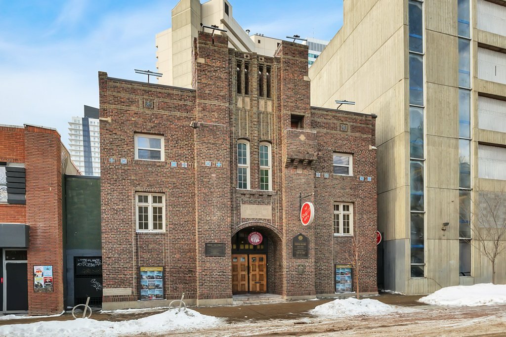 10030 102nd St NW, Edmonton, AB à vendre Photo du bâtiment- Image 1 de 1