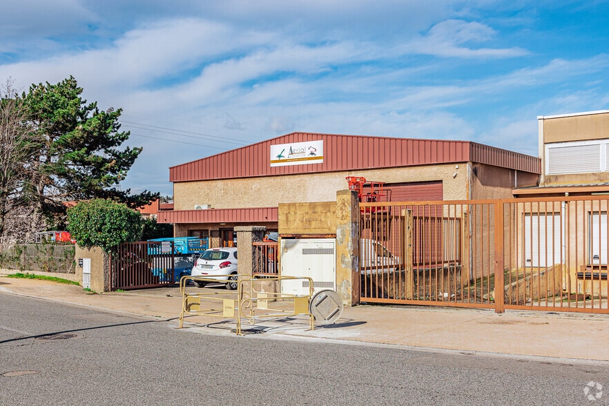 Flex in Saint-Genis-Laval for sale - Primary Photo - Image 1 of 2