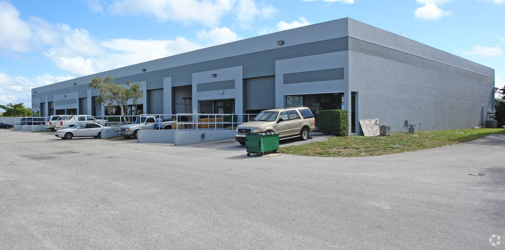 2001 NW 15th Ave, Pompano Beach, FL à louer - Photo du bâtiment - Image 2 de 20