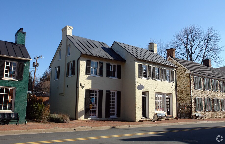 22 W Market St, Leesburg, VA for lease - Primary Photo - Image 1 of 7