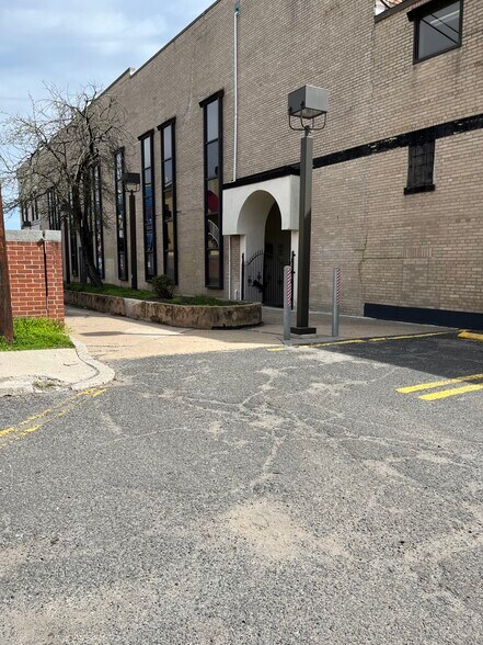 131 Main St, Hackensack, NJ à louer - Photo du bâtiment - Image 3 de 13