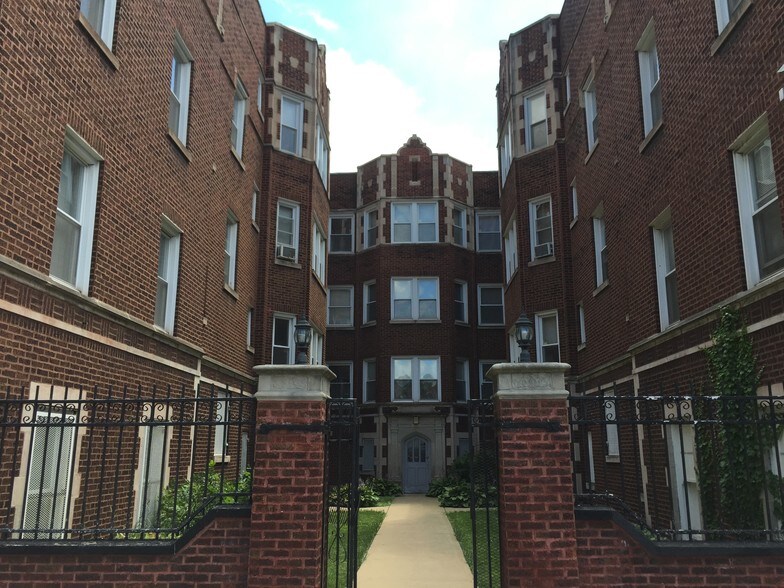 8249 S Evans Ave, Chicago, IL à vendre - Photo du bâtiment - Image 3 de 22