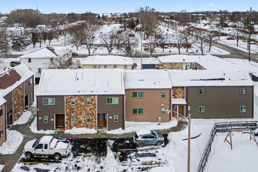 1747 Oakdale Ave, Green Bay, WI for sale - Building Photo - Image 3 of 60