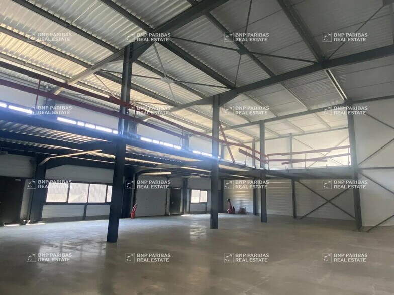 Flex in Voiron for lease - Building Photo - Image 2 of 9