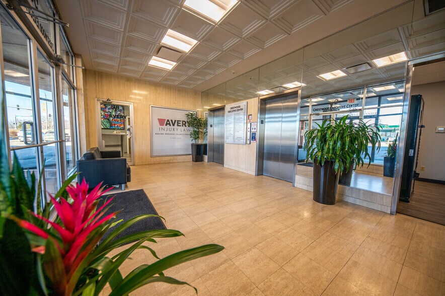 50 Crestwood Executive Ctr, Saint Louis, MO à louer - Photo intérieure - Image 3 de 11