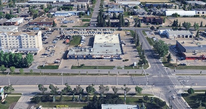 10104-10122 175 St NW, Edmonton, AB à louer Photo du bâtiment- Image 2 de 6