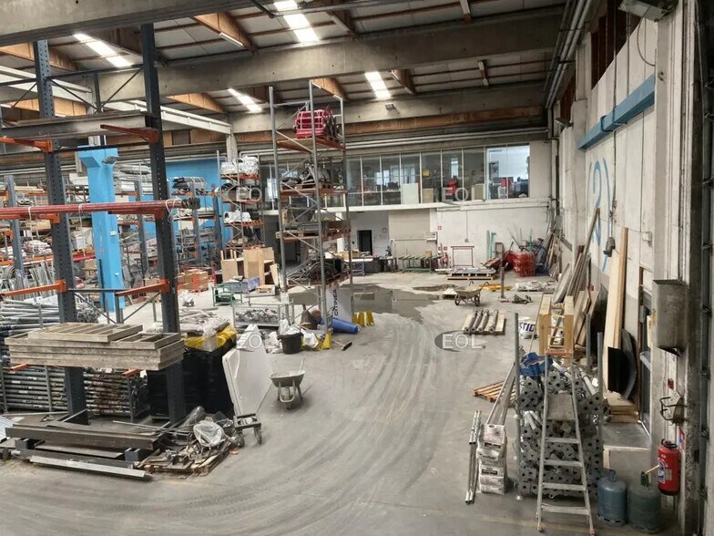 Industrial in Saint-Priest for lease - Construction Photo - Image 3 of 31