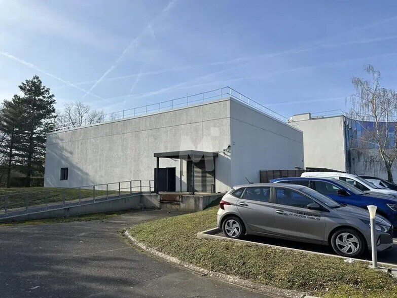 Flex dans Évry-Courcouronnes à louer - Photo du bâtiment - Image 1 de 13