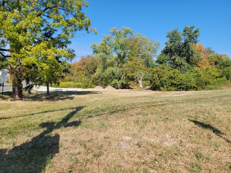 702 Hookstown Grade Rd, Clinton, PA à louer - Photo du bâtiment - Image 3 de 11