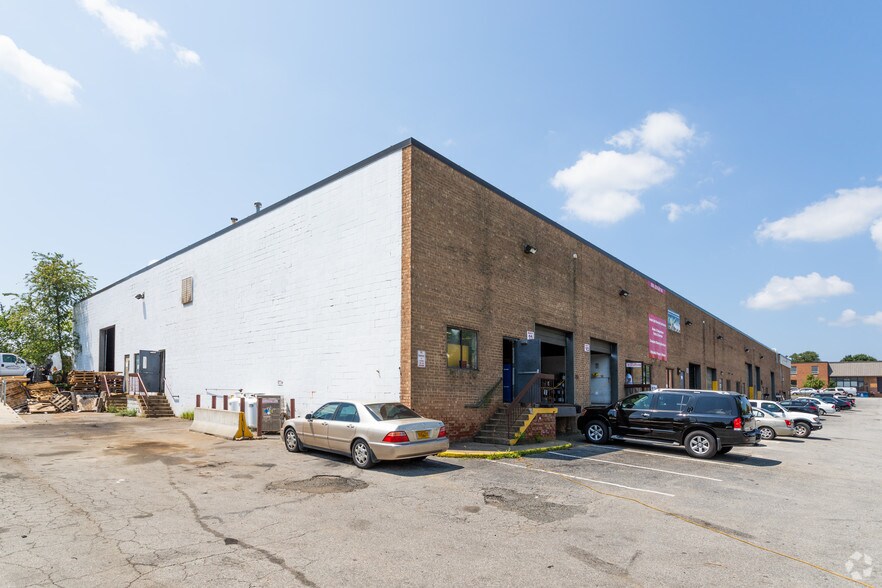 7901 Yarnwood Ct, Springfield, VA à louer - Photo du bâtiment - Image 3 de 3