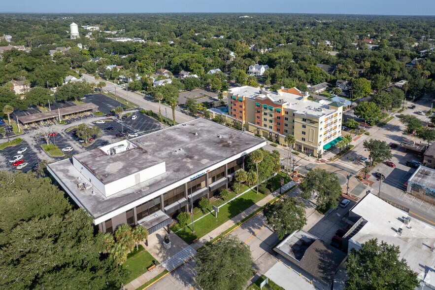 230 N Woodland Blvd, Deland, FL à vendre - Aérien - Image 3 de 4