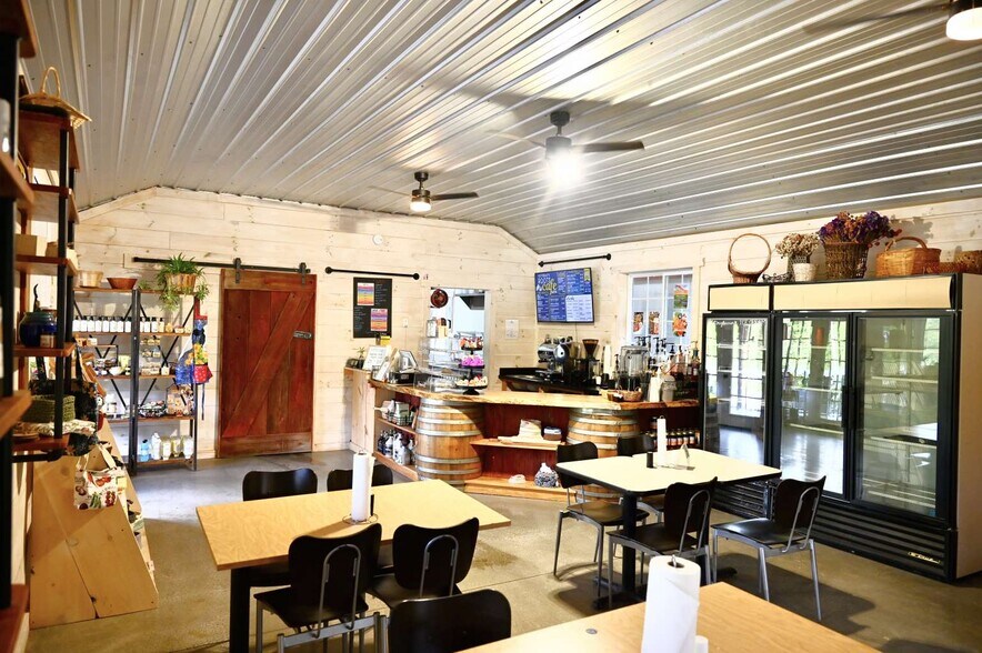 5888 State Route 14, Rock Stream, NY à vendre - Photo du bâtiment - Image 3 de 7