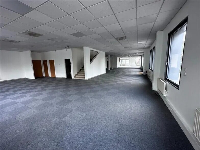 Office in Le Blanc-Mesnil for lease - Building Photo - Image 2 of 6