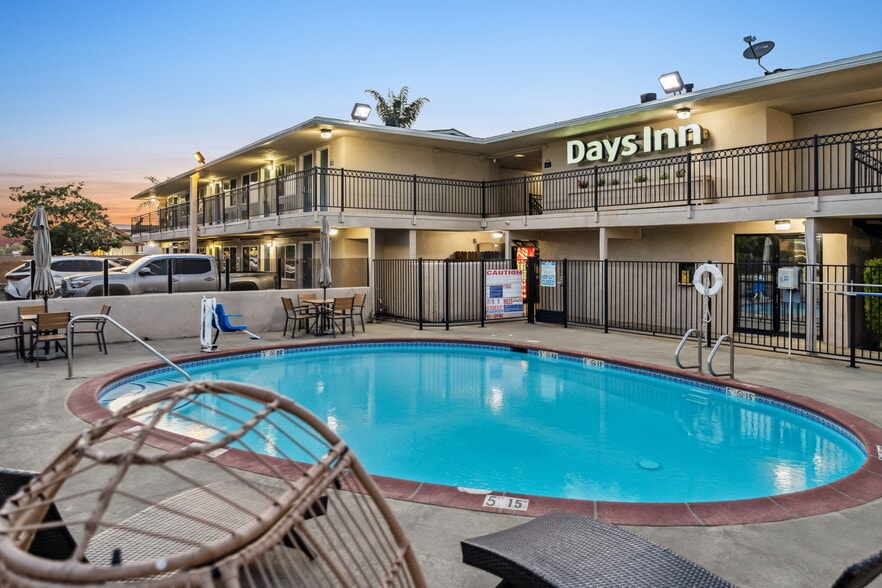 839 E Main St, Santa Maria, CA à vendre - Photo du bâtiment - Image 3 de 25