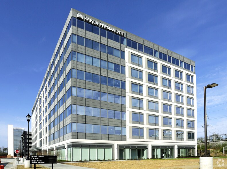 4000 Garden City Dr, Hyattsville, MD à louer - Photo du bâtiment - Image 3 de 12