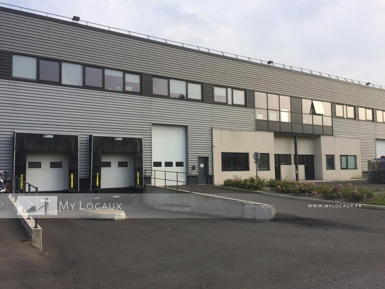 Industrial in La Courneuve for lease - Building Photo - Image 1 of 6