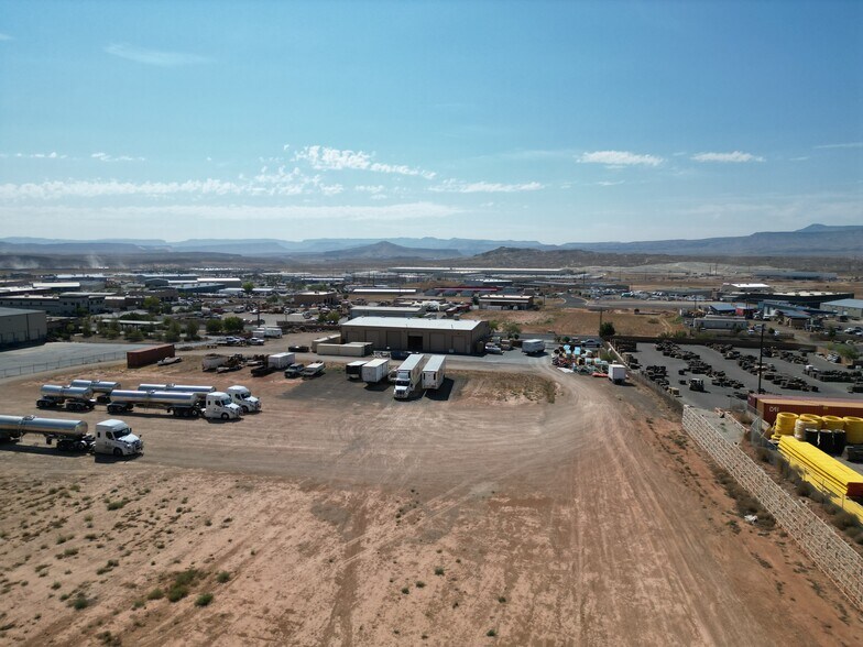 715 E Commerce Dr, St George, UT à louer - Photo du bâtiment - Image 2 de 6