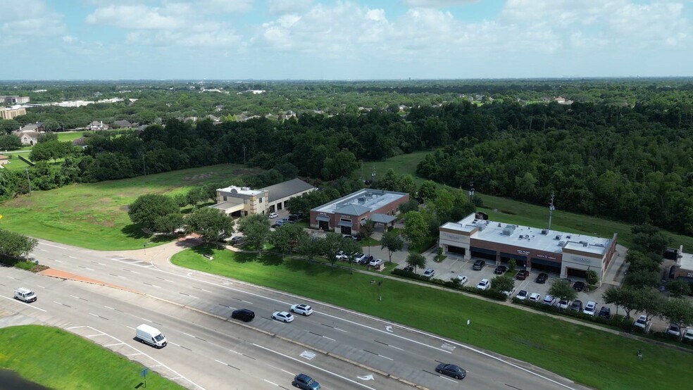 8721 Highway 6, Missouri City, TX à louer - Vidéo sur l’inscription commerciale - Image 2 de 26
