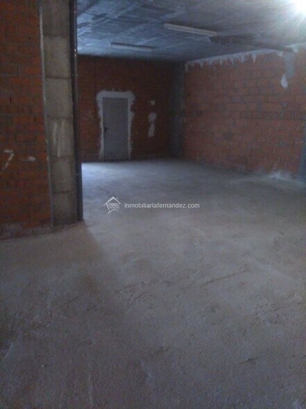 Retail in Cáceres for lease - Building Photo - Image 3 of 8