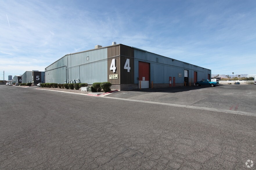2901 S Highland Dr, Las Vegas, NV à louer - Photo du bâtiment - Image 3 de 8