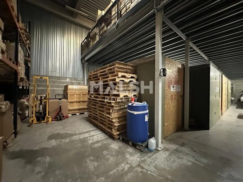 Office in Vénissieux for lease - Interior Photo - Image 3 of 8